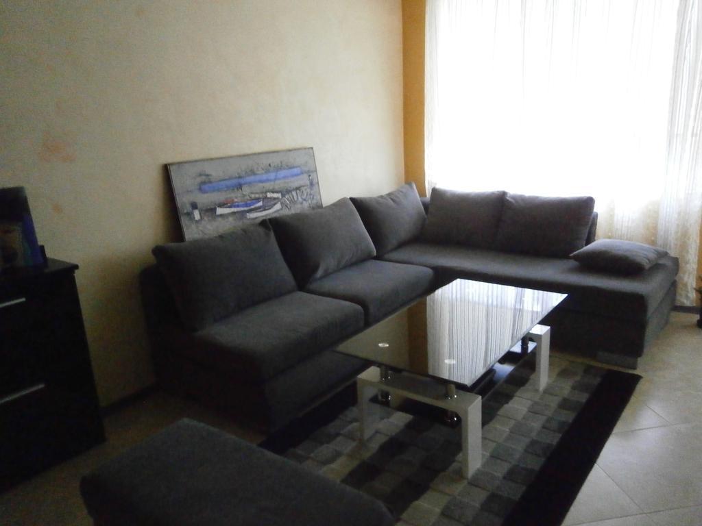 Art Apartment Kiril And Metodi Square Burgas Room photo