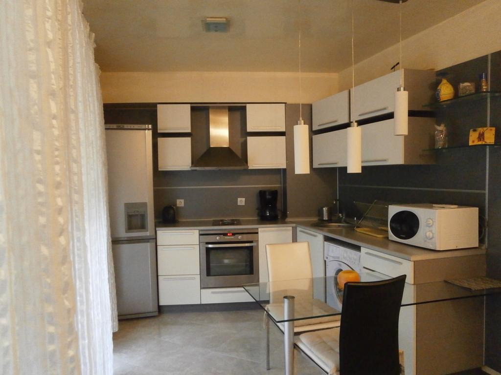 Art Apartment Kiril And Metodi Square Burgas Room photo