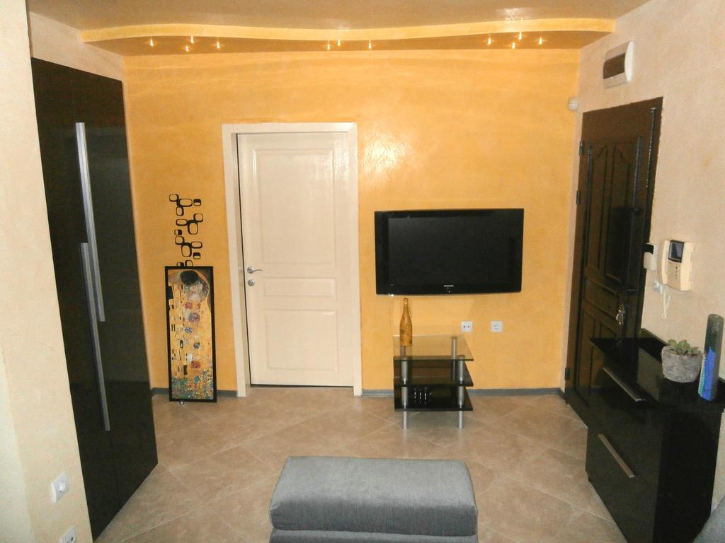 Art Apartment Kiril And Metodi Square Burgas Exterior photo
